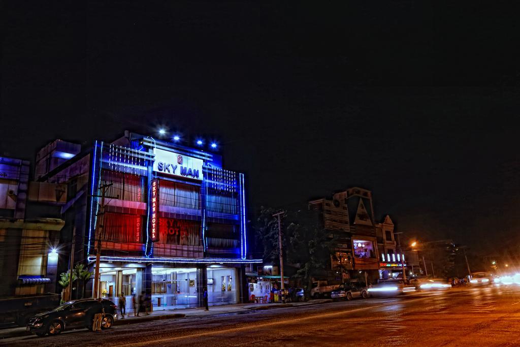 Sky Man Hotel Yangon Exterior foto